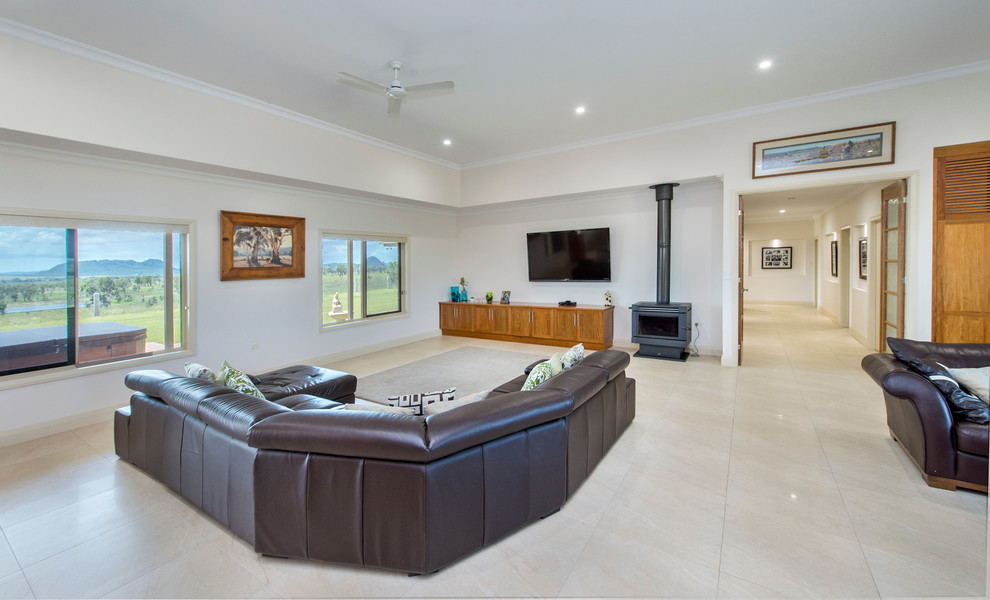 This is an example of a country family room in Brisbane.