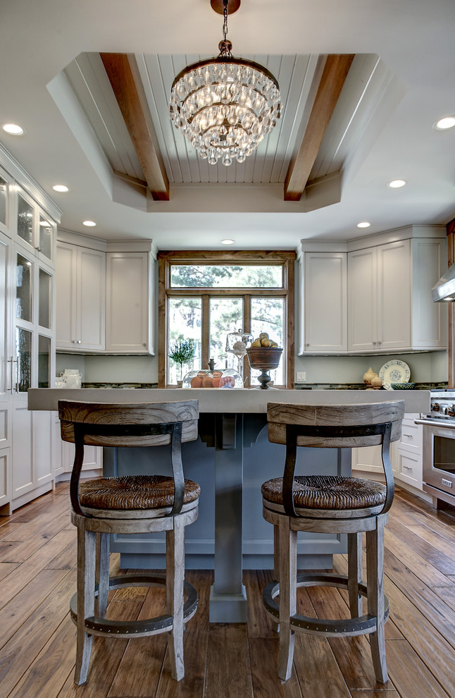 Transitional home design photo in Grand Rapids