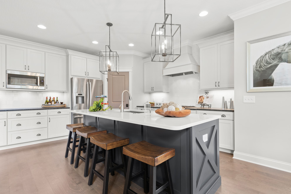 Transitional kitchen photo in Columbus