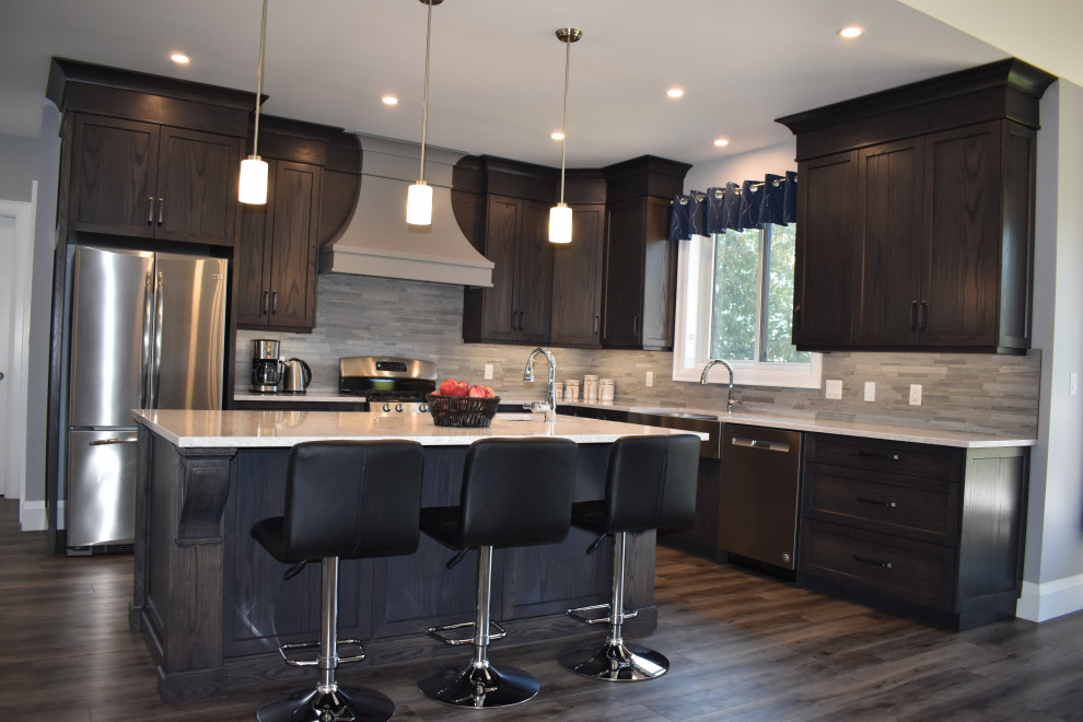 Inspiration for a transitional kitchen remodel in Toronto