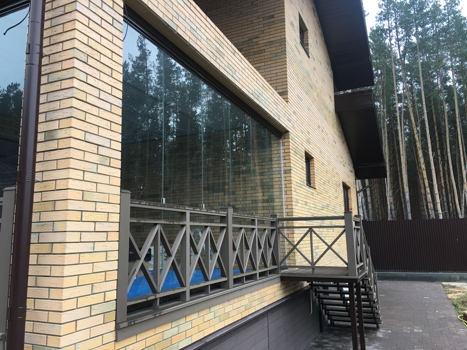 Застеклённая веранда с раздвижными створками