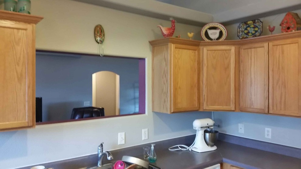Example of an eclectic kitchen design in Phoenix