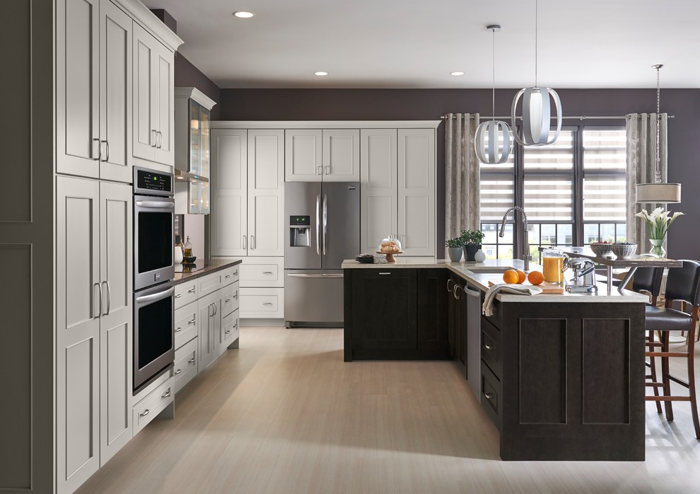 Eat-in kitchen - large transitional l-shaped eat-in kitchen idea with shaker cabinets, white cabinets and an island