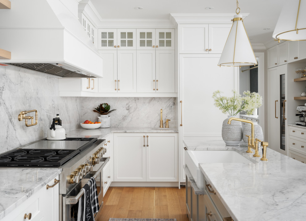 Kitchen - transitional kitchen idea in Montreal