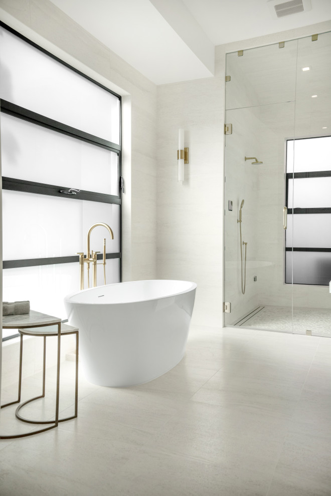 Transitional home design photo in Orange County