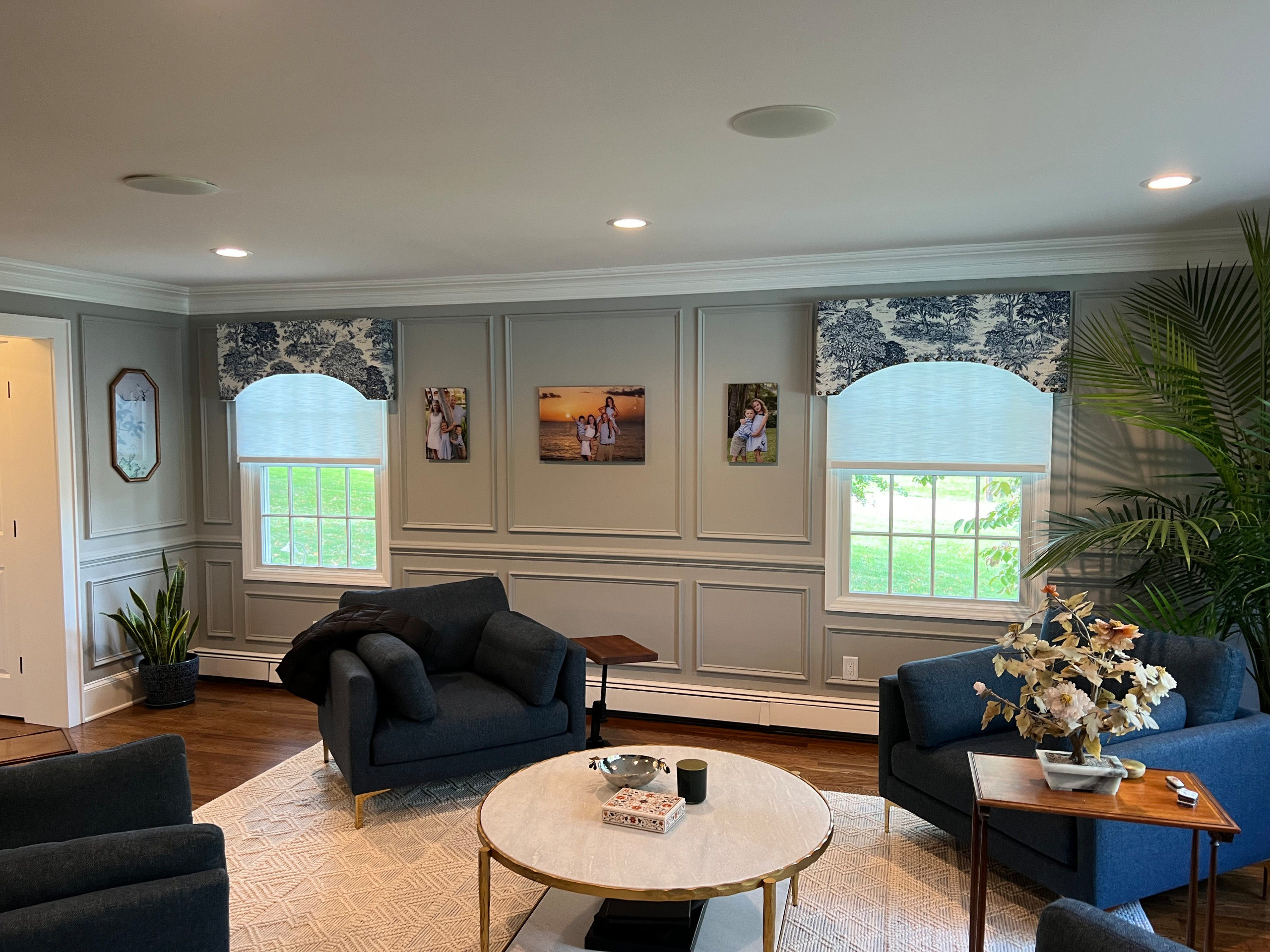 Arched Cornice Living Room Roller Shades