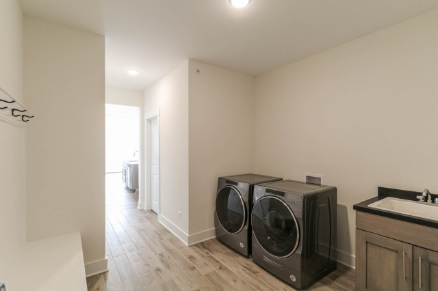 Custom Ranch | Bartlett, IL craftsman-utility-room