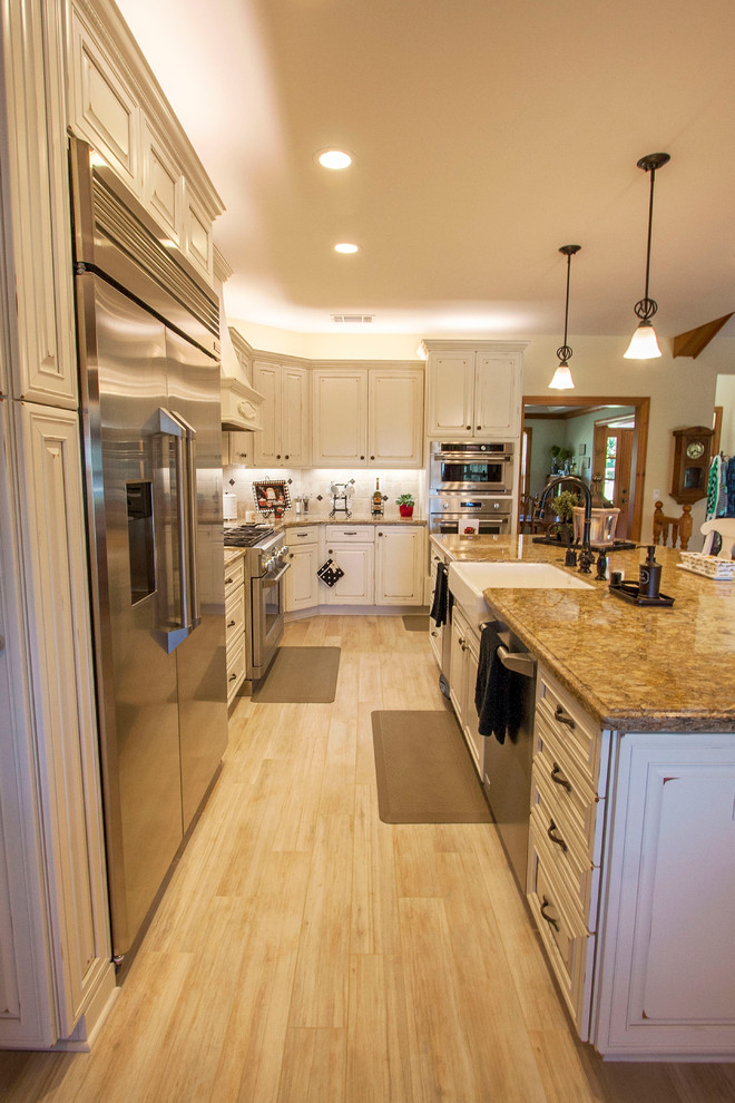 Home design - rustic home design idea in Sacramento