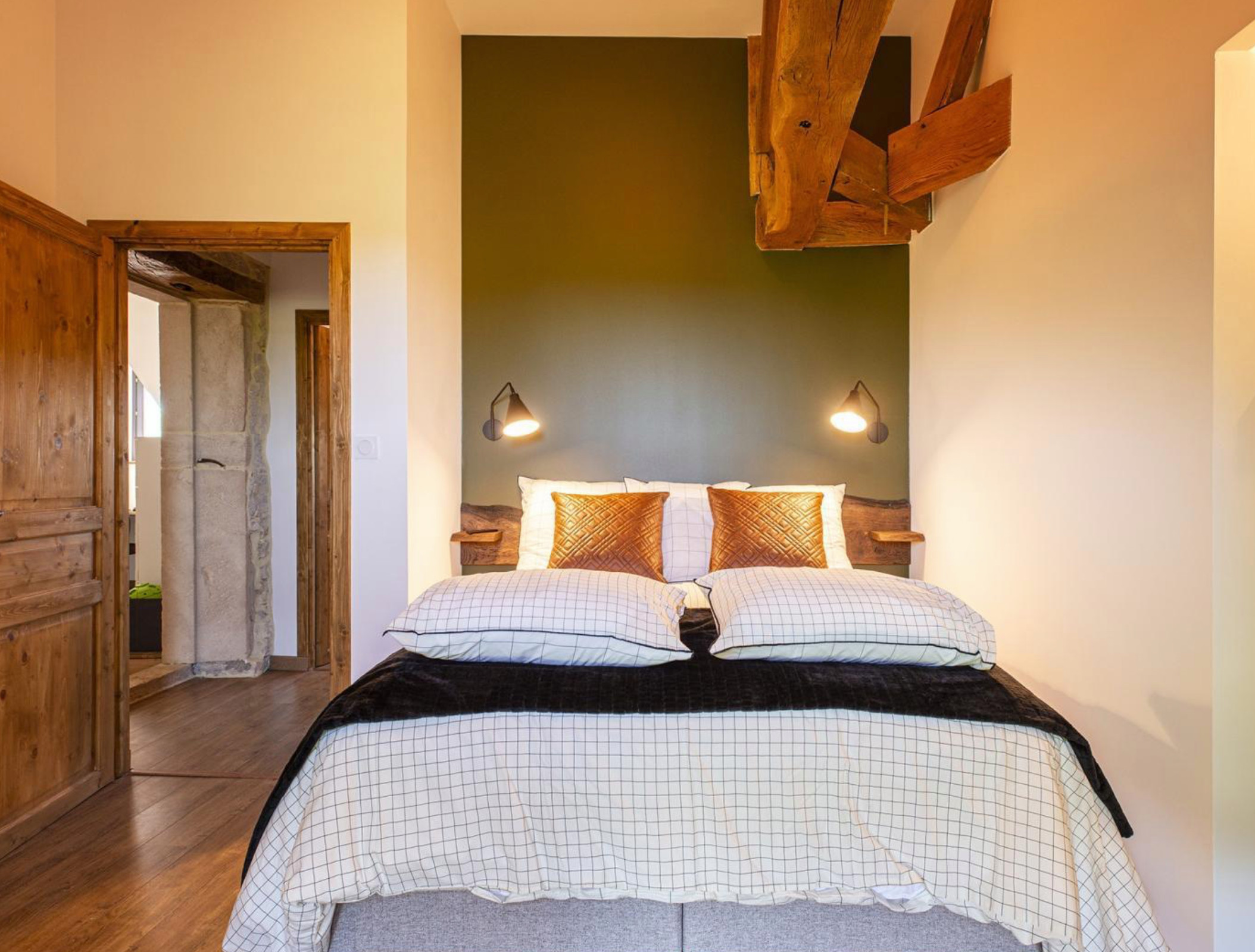 Design d'espace & Décoration Gîte de 220m2 pour transformation en Gite