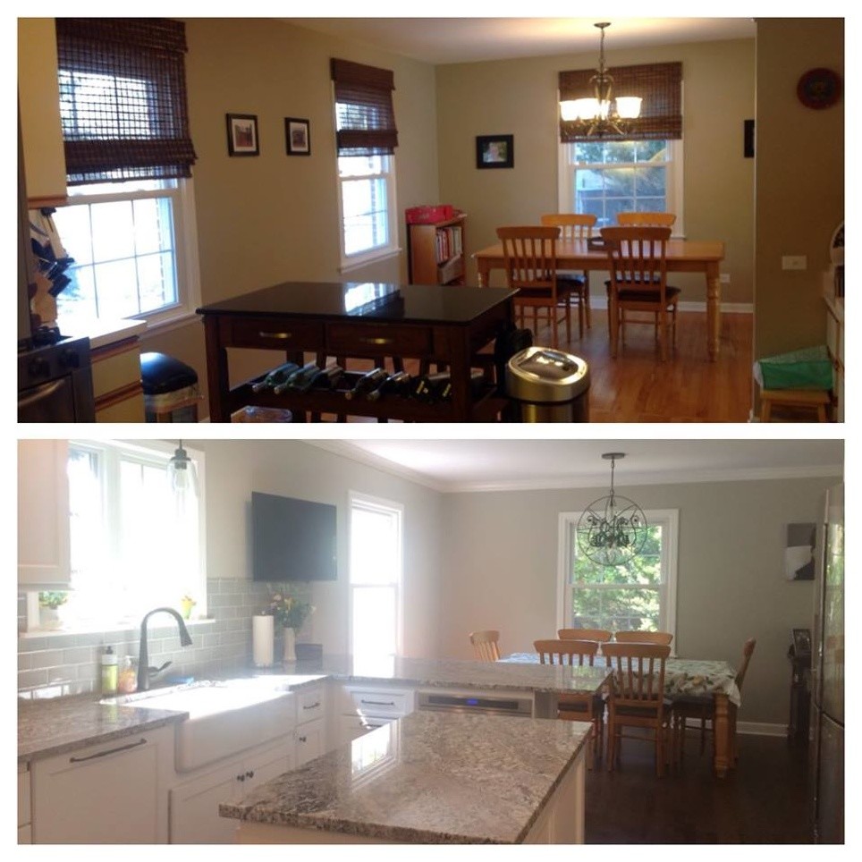 Example of a transitional home design design in Chicago