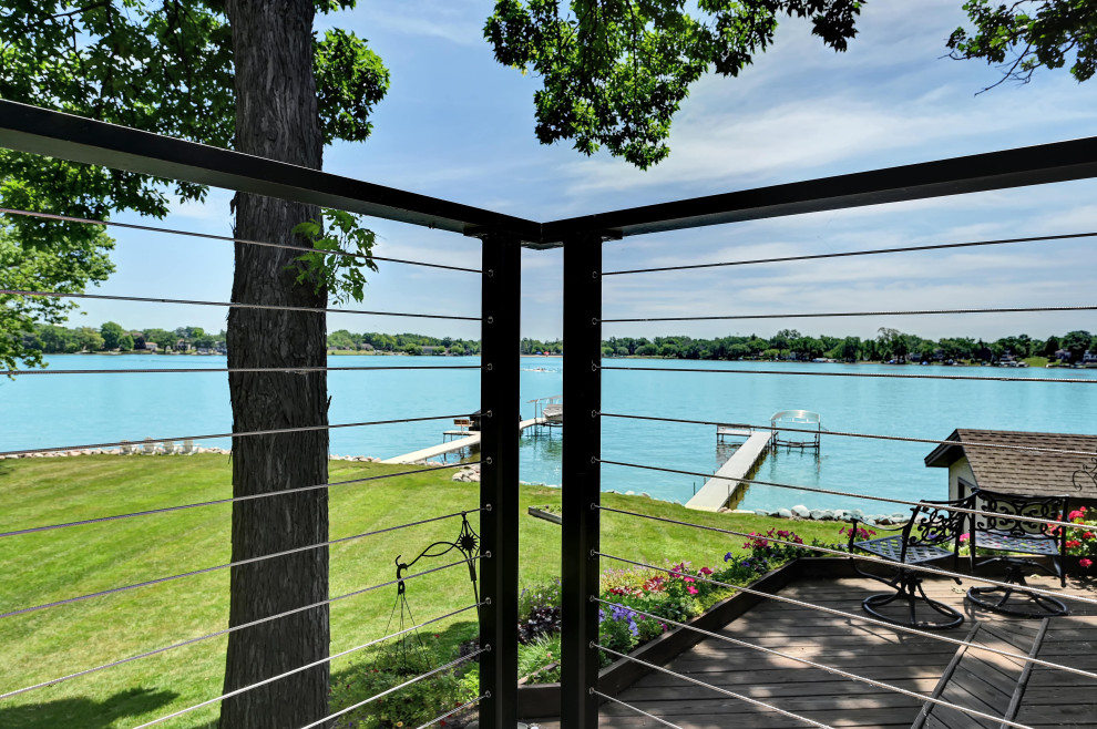 Cable railing deck photo in Chicago