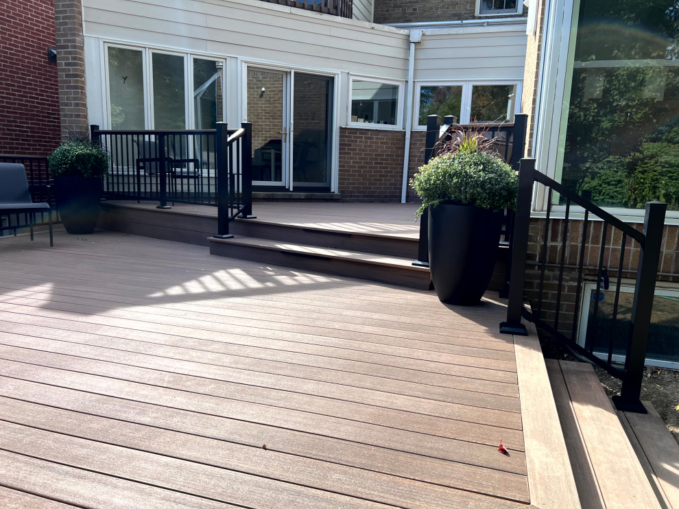 Minimalist deck photo in Toronto