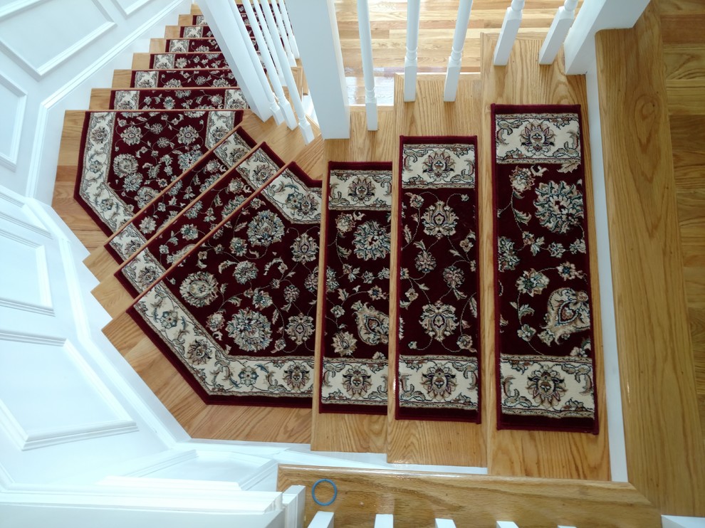 Inspiration for a mid-sized traditional staircase in Boston.