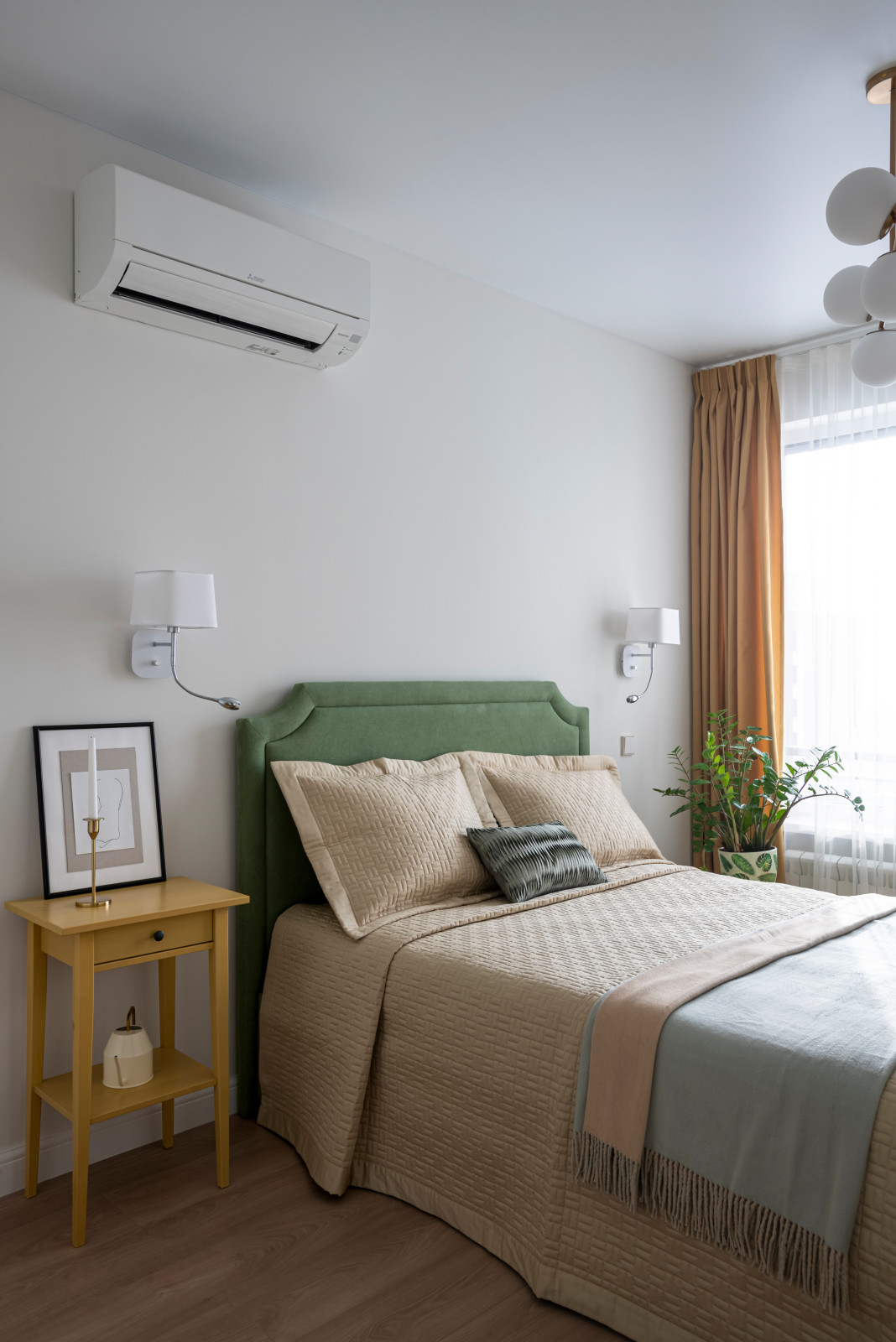 Квартира с акцентами и зеркальной дверью