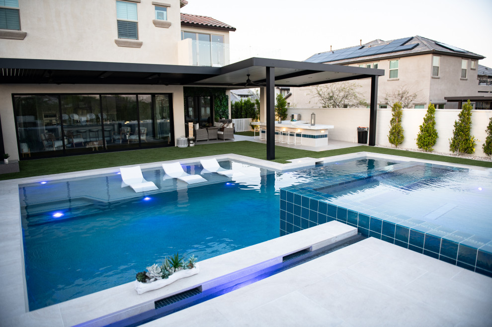 Raised, "rimflow" spa
