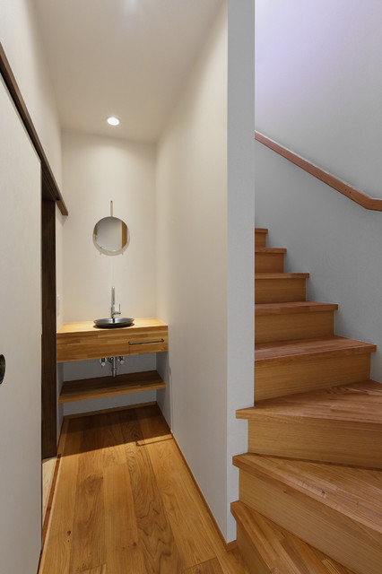 入母屋 の家 moderne-toilettes