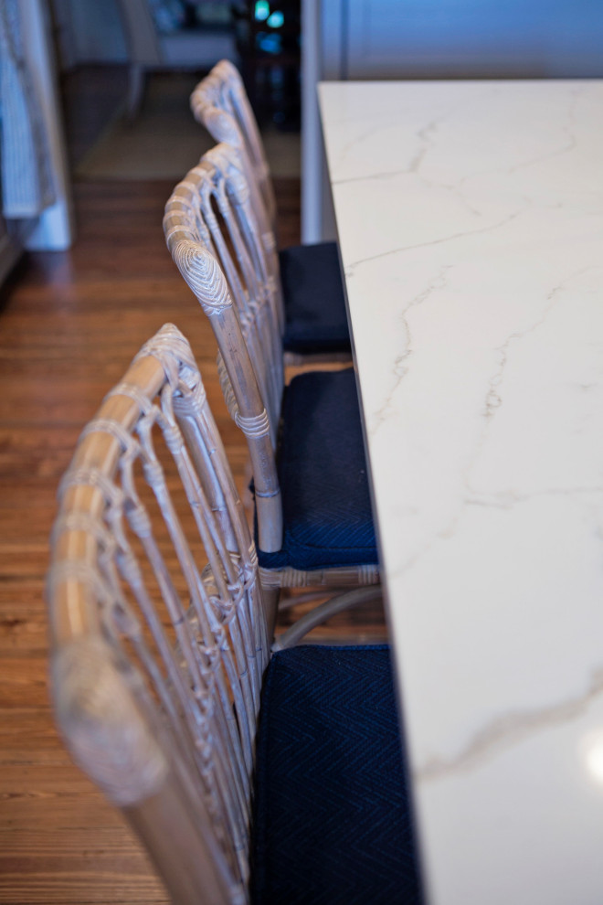 Example of a transitional home design design in Atlanta