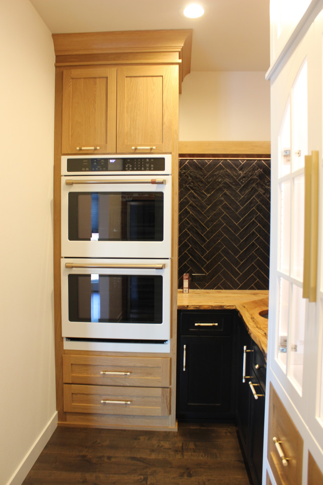 Kitchen - transitional kitchen idea