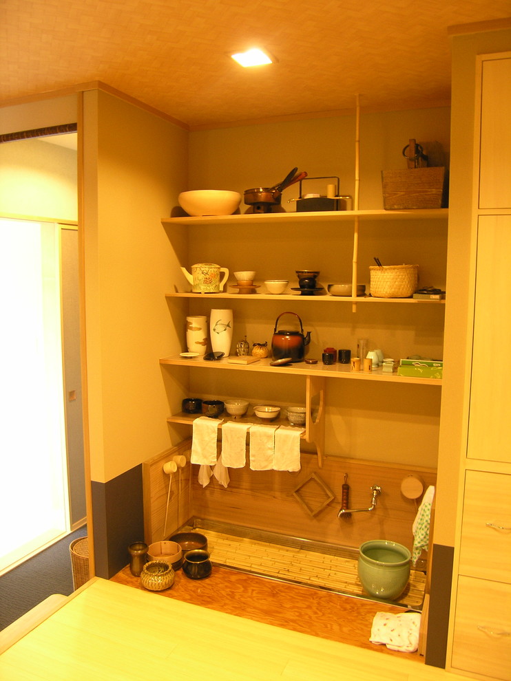 Inspiration for an asian dedicated laundry room in Sapporo.