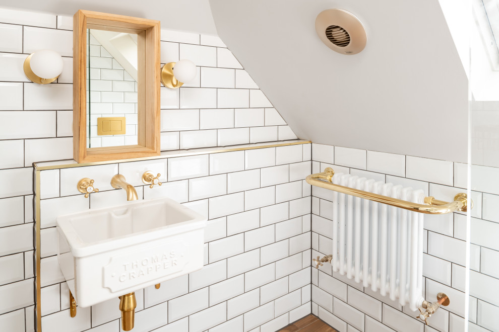 ケンブリッジシャーにある北欧スタイルのおしゃれな浴室の写真