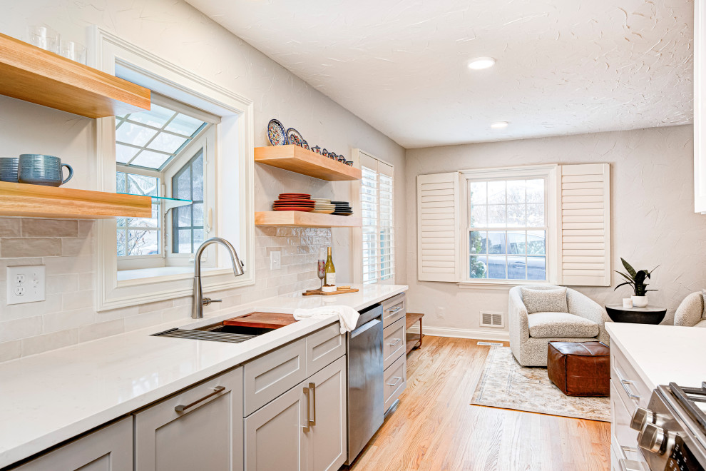Example of a transitional kitchen design in Indianapolis