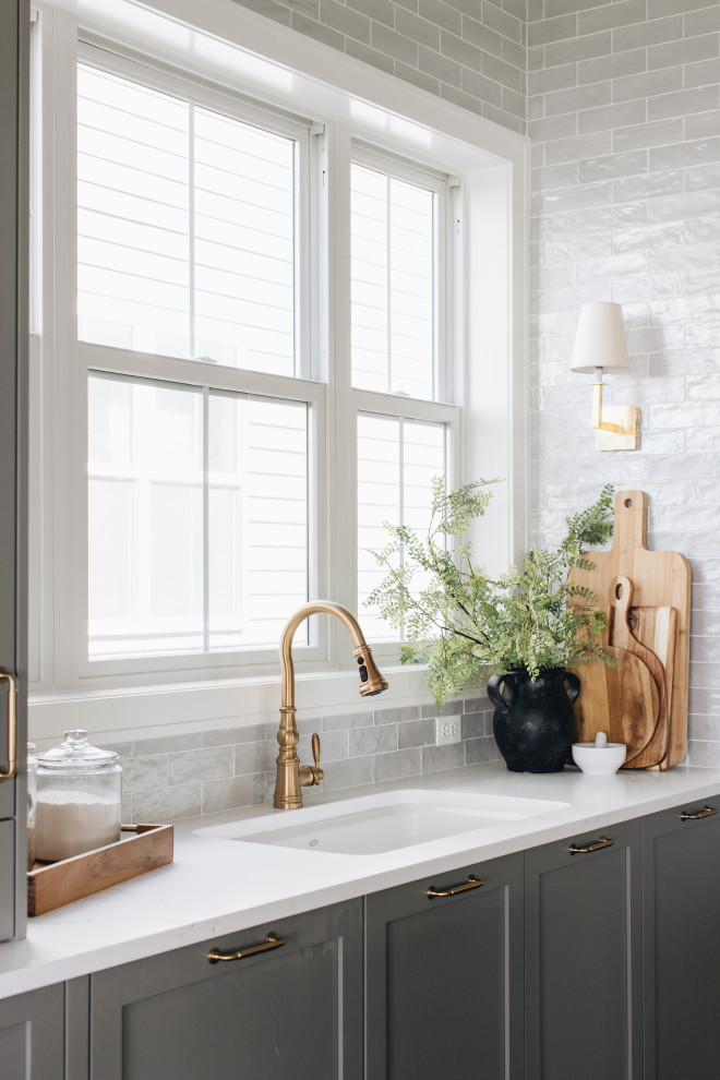 Transitional home design photo in Chicago