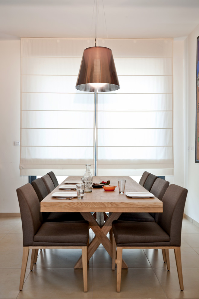 Photo of a contemporary dining room in Tel Aviv.