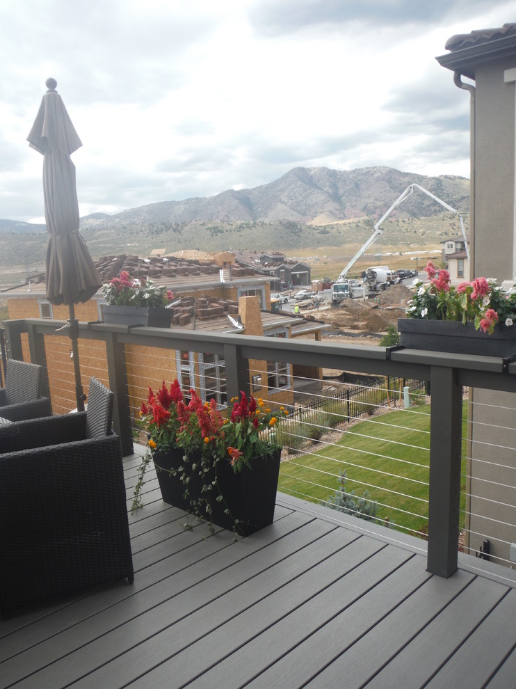 Photo of a modern deck in Denver.