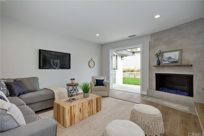 Transitional home design photo in Orange County