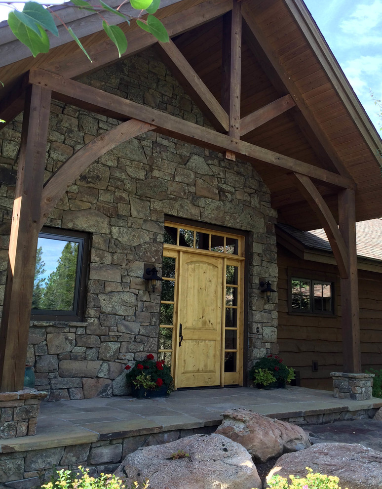 Entryway - rustic entryway idea