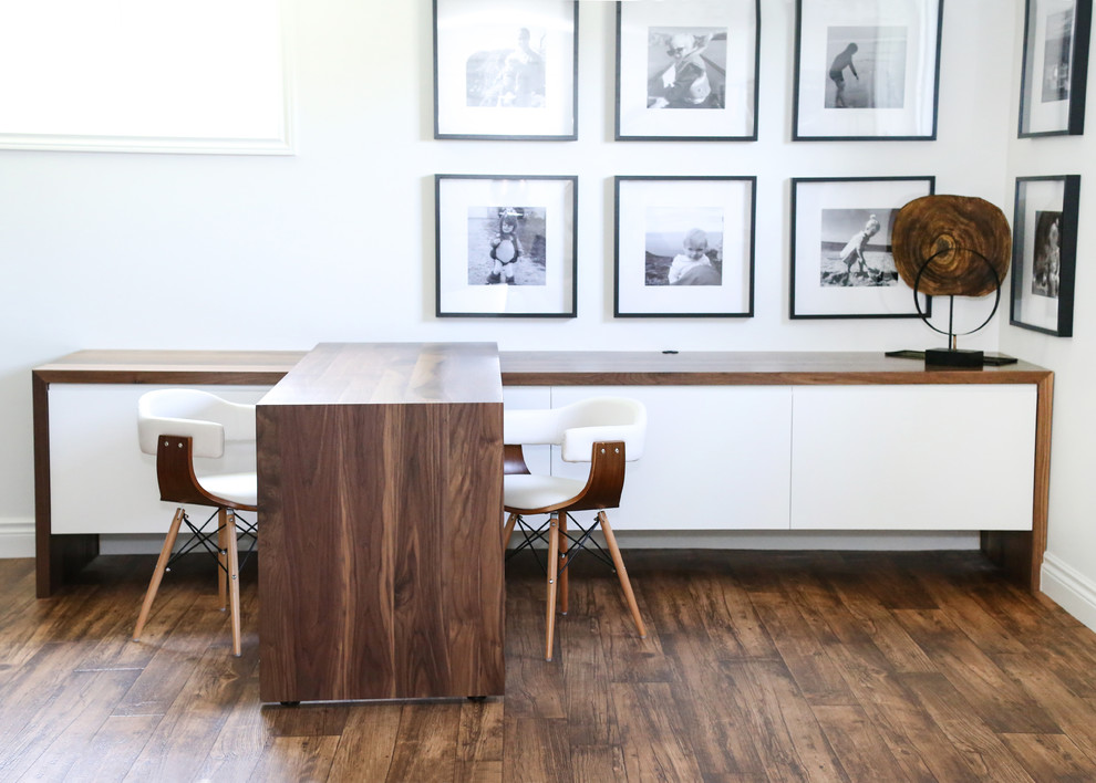 Example of a transitional home design design in Toronto