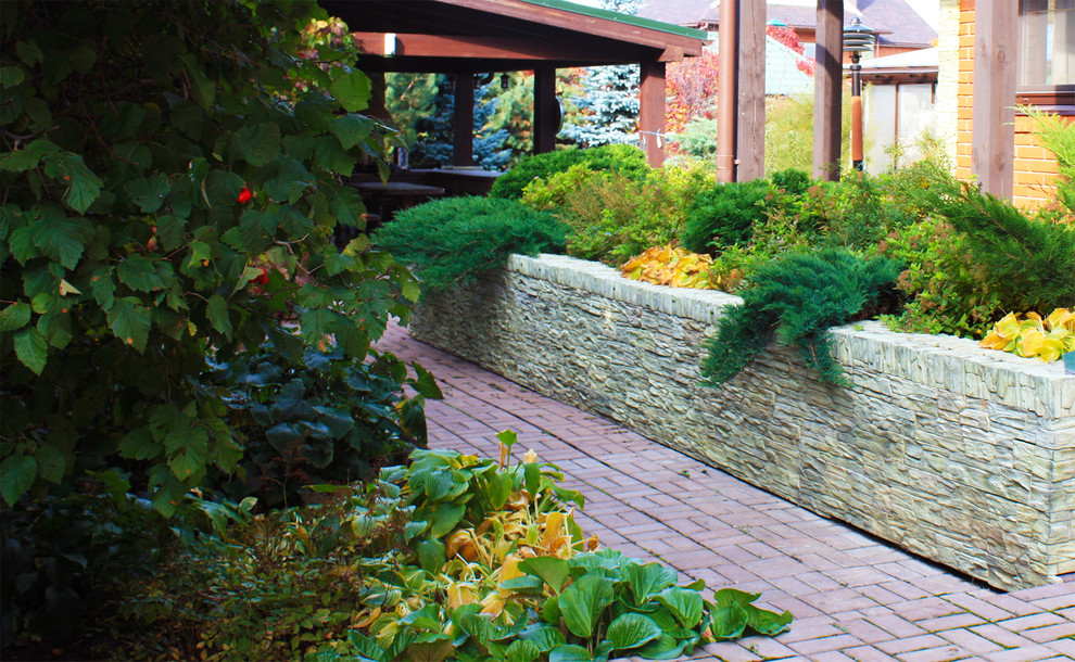 Ланшафтный проект участка 6 соток - подпорная стенка и миксбордер.