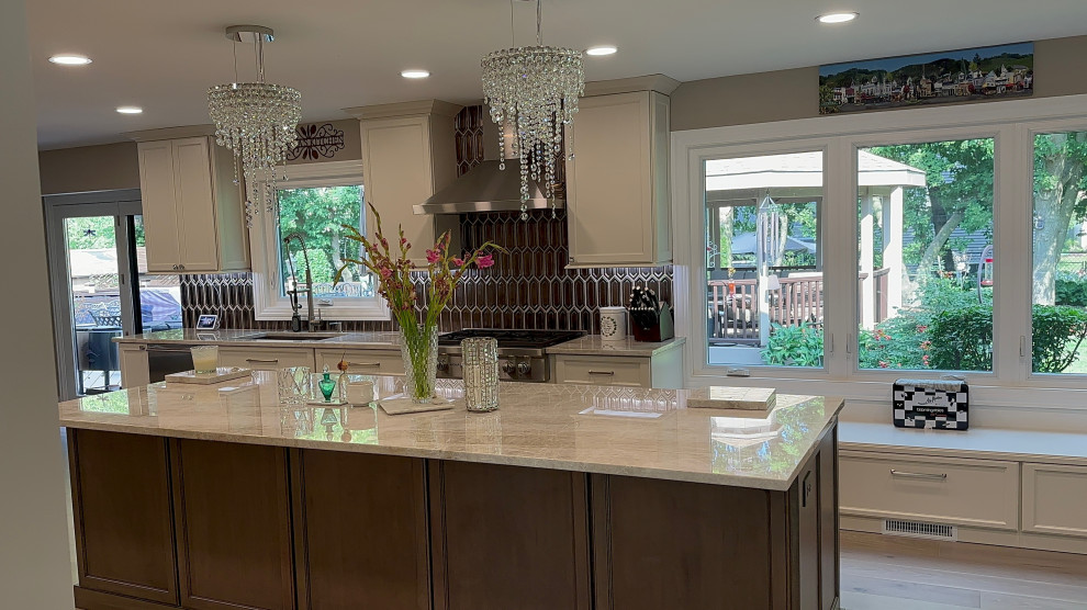 Transitional kitchen photo in Chicago