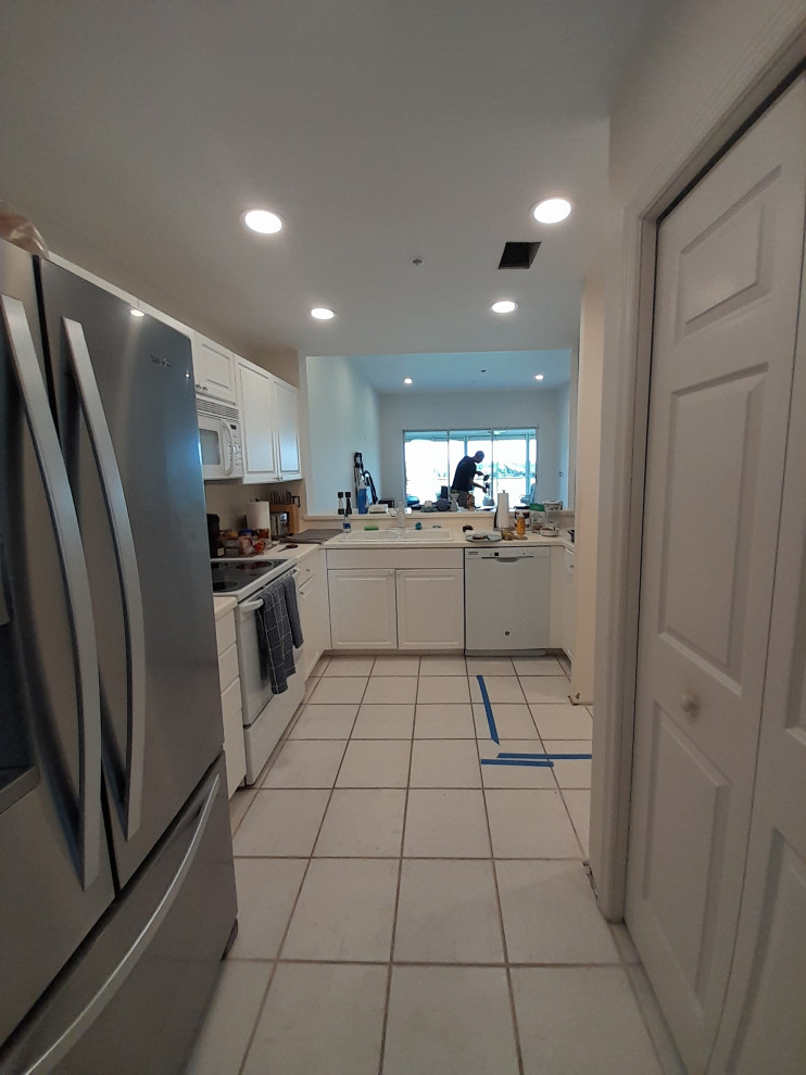 Example of a trendy kitchen design in Miami