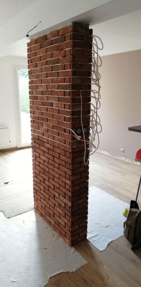 Habillage du pilier en briques décoratives