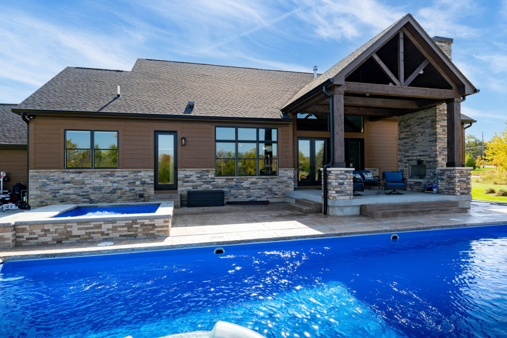 Home design - rustic home design idea in Cincinnati