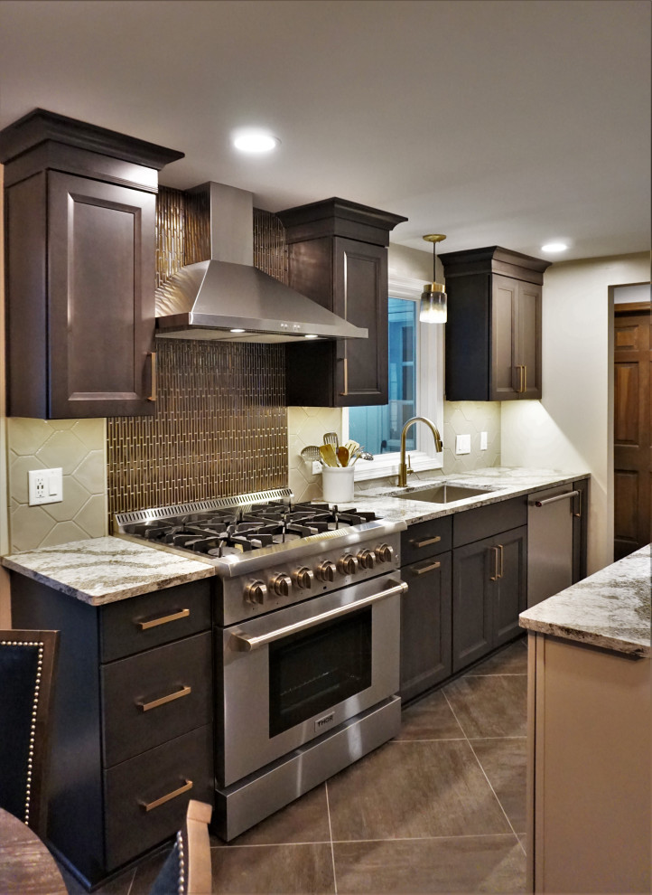 Transitional kitchen photo in New York