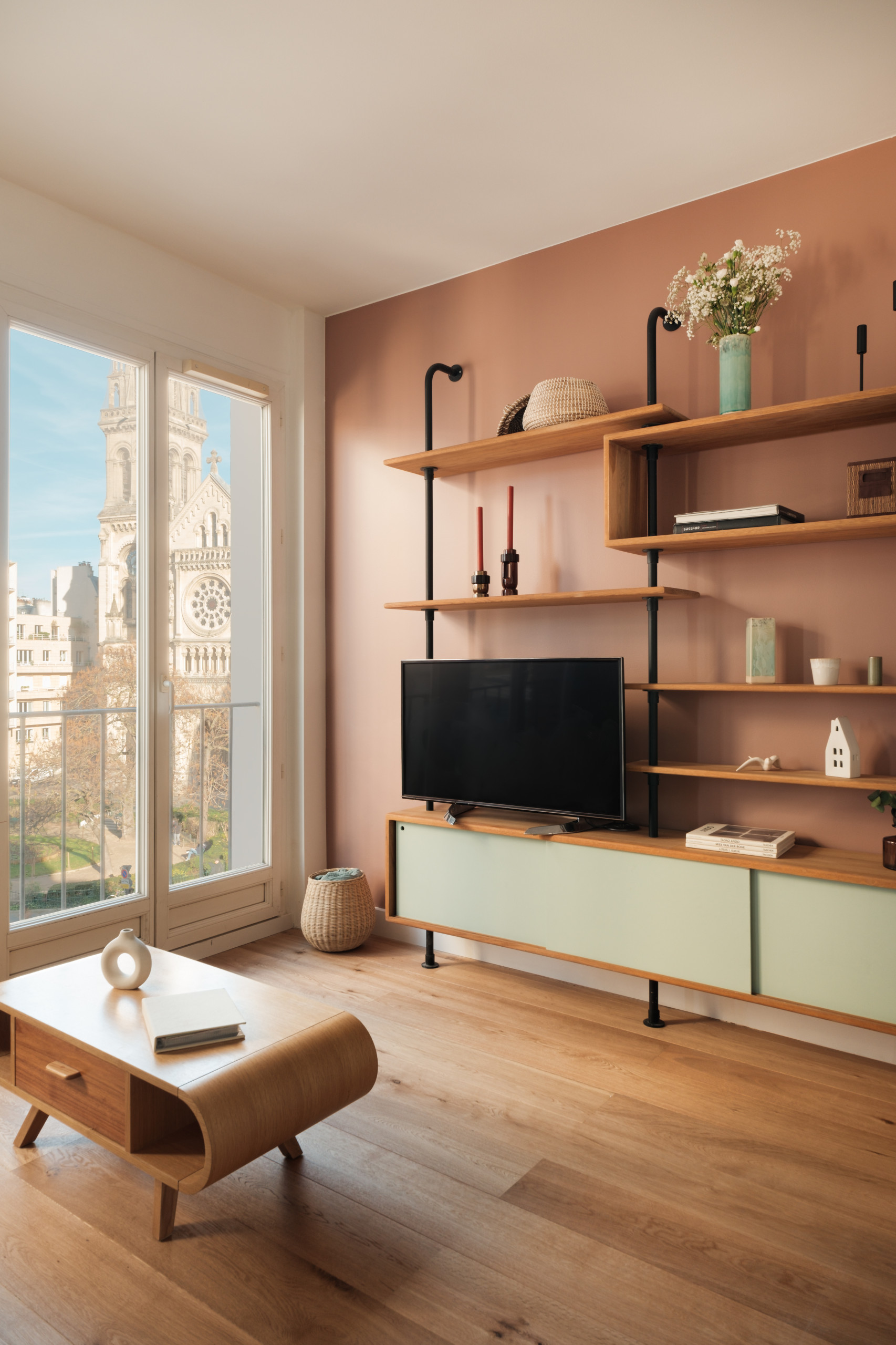 Rénovation colorée d’un appartement années 50