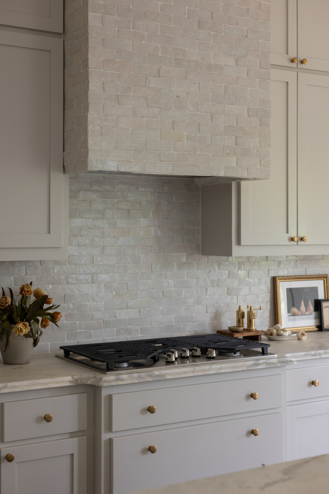 Transitional kitchen photo in Austin