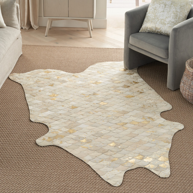Mina Victory Couture Rug Scalloped Hair On Lt 60"X84" White/Gold Decorative Rug, 60" X 84
