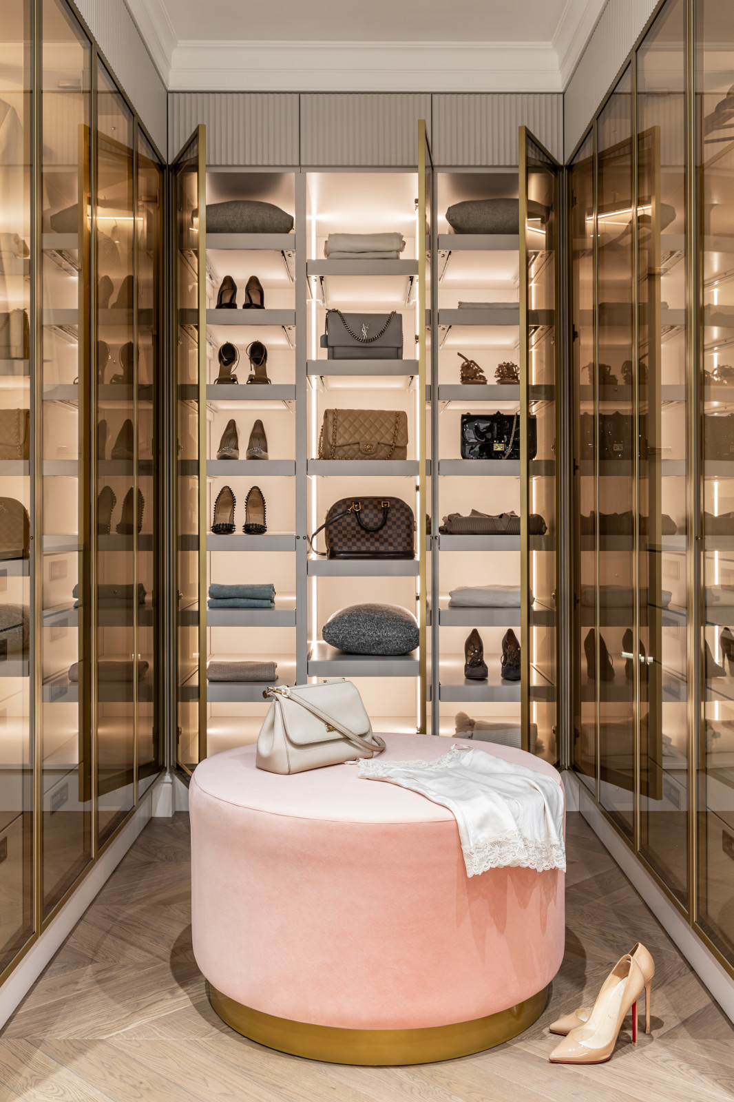 Просторная квартира в светлых оттенках