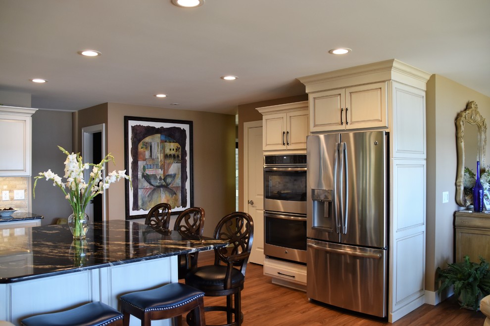 Home design - transitional home design idea