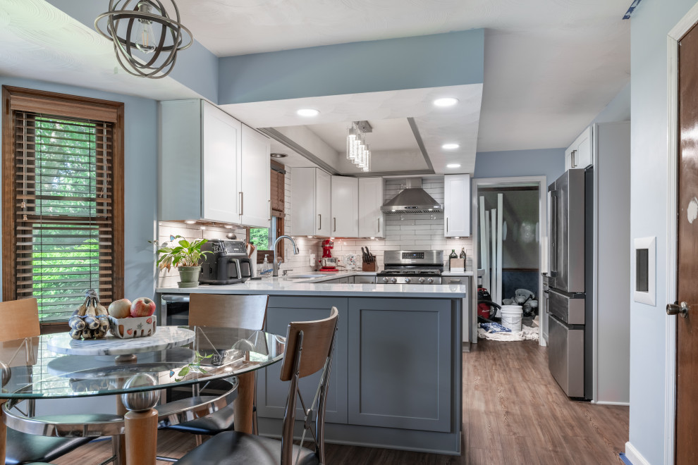 Transitional kitchen photo in Columbus