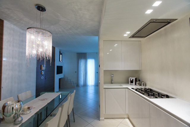 Appartamento al mare modern-kitchen