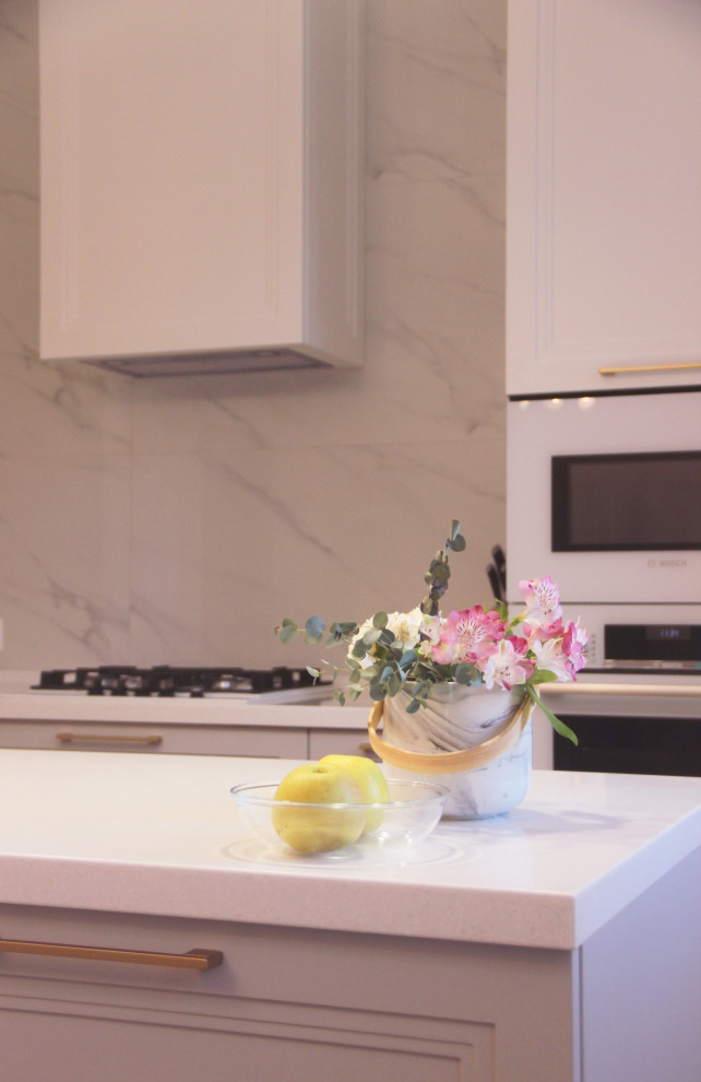 Угловая кухня с островом