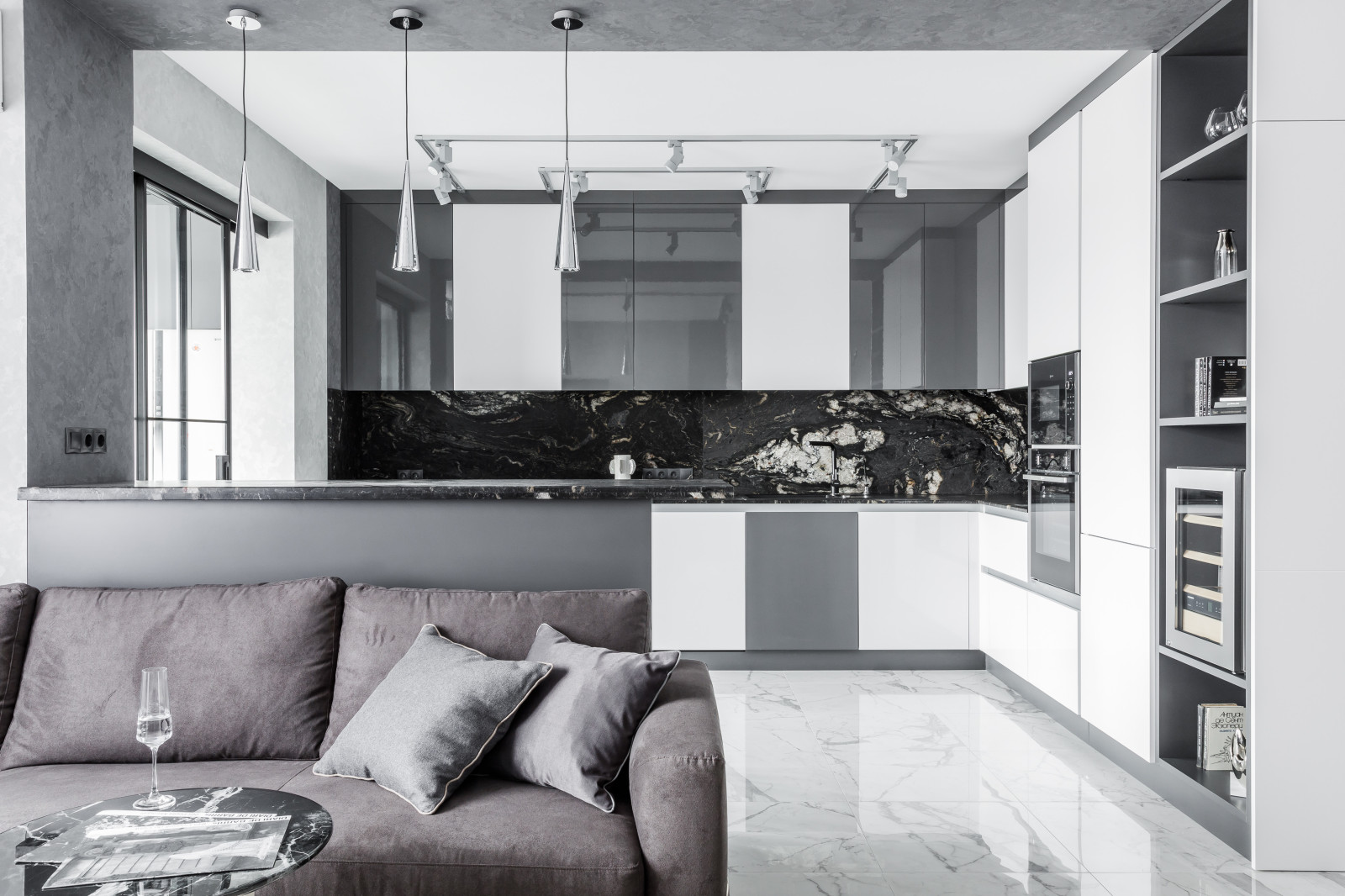 4-х комнатная квартира с черно-белой геометрией