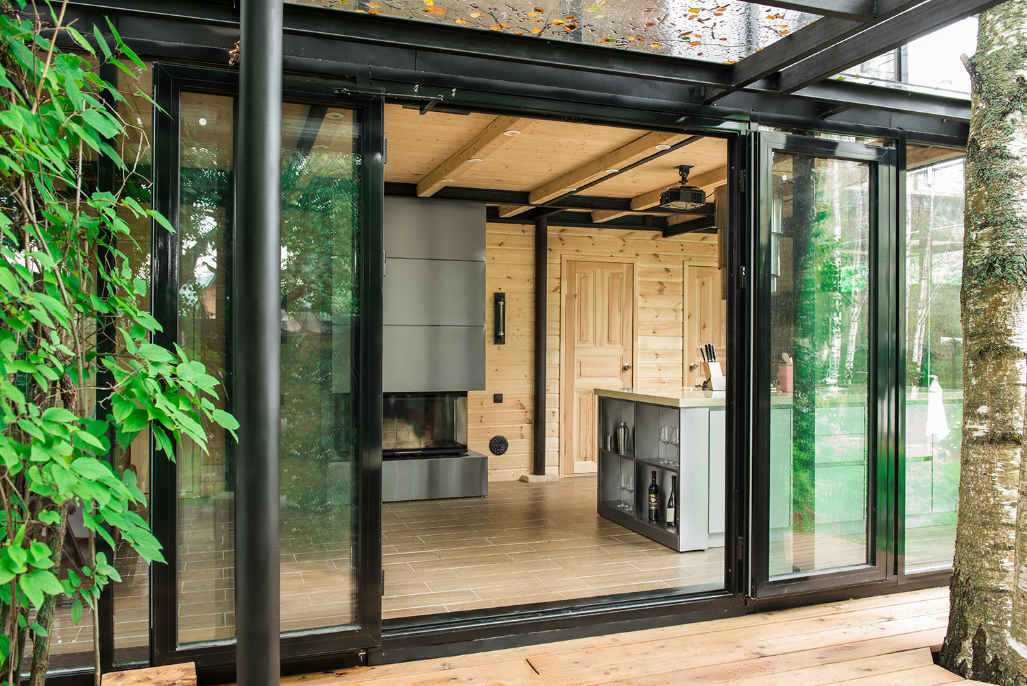 Островная кухня AWELT в деревянном доме