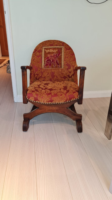 Eclectic 1930's Low Nursing Chair eklektisk-vardagsrum