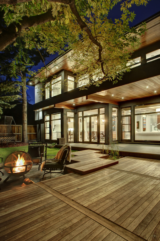 Example of a transitional home design design in Calgary