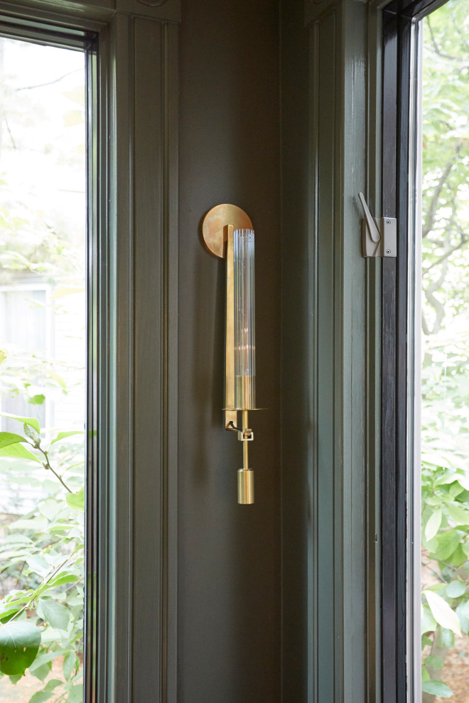 Transitional home design photo in Chicago